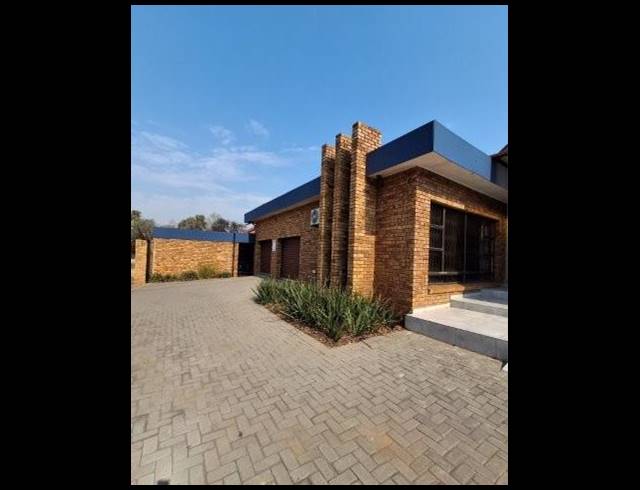 4 BEDROOM HOUSE FOR SALE IN VANDERBIJLPARK SE 3